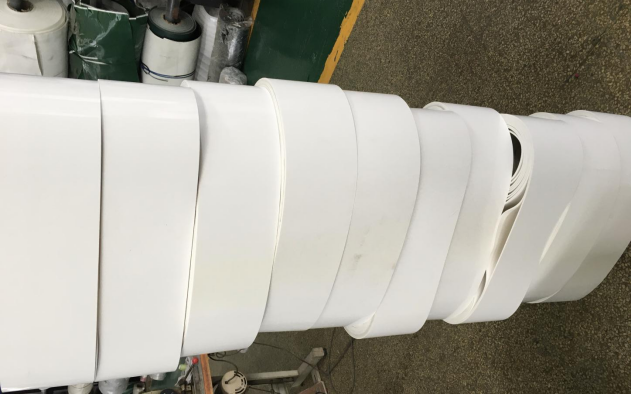 3.3白PVC三布三胶输送带