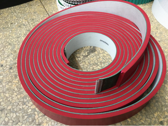 输送带表面加红胶狼牙扣接头