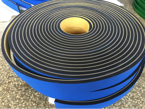 片基带加兰布海绵，钢扣接头