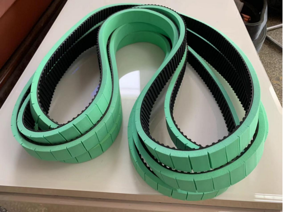 橡胶同步带表面加绿色进口海绵并按要求切口