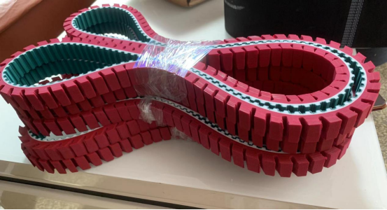 绿色齿布PU同步带表面加进口太子胶，开斜弯槽