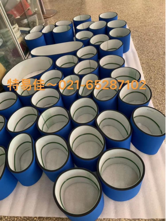 输送带表面加兰布海绵，底部居中加导条