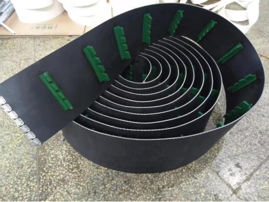 PVK表面加T30绿PVC切口挡板